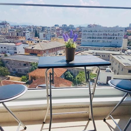 Rovena's Apartment - free parking Tiranë Eksteriør bilde