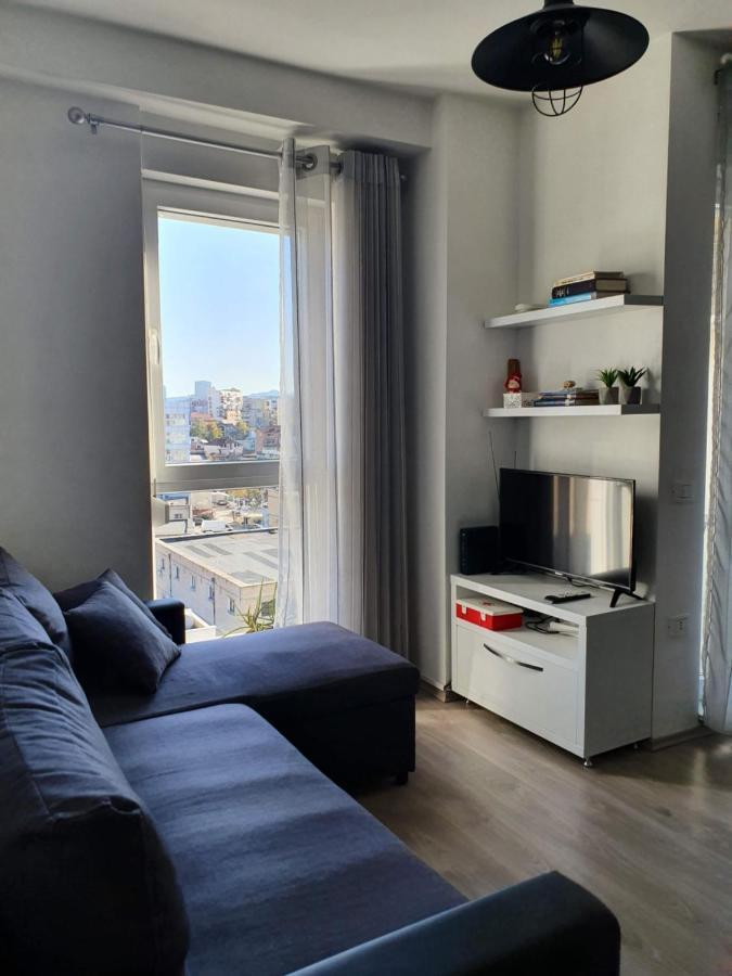 Rovena's Apartment - free parking Tiranë Eksteriør bilde