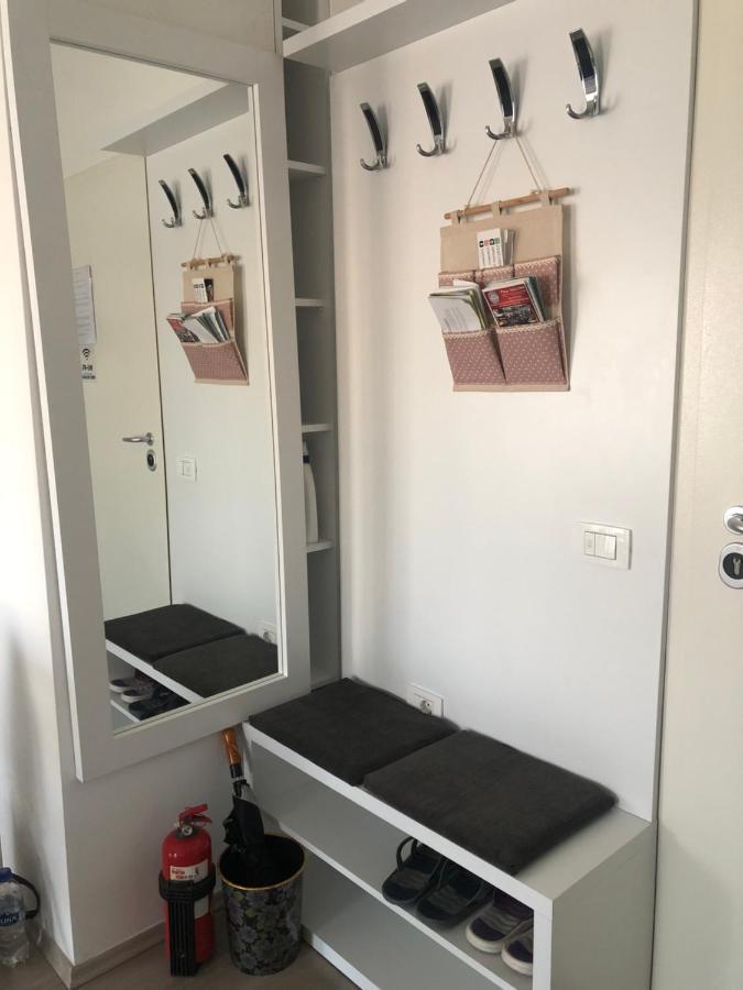 Rovena's Apartment - free parking Tiranë Eksteriør bilde