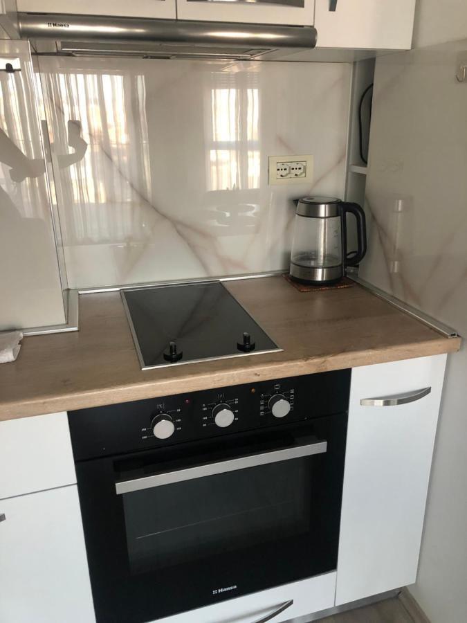 Rovena's Apartment - free parking Tiranë Eksteriør bilde