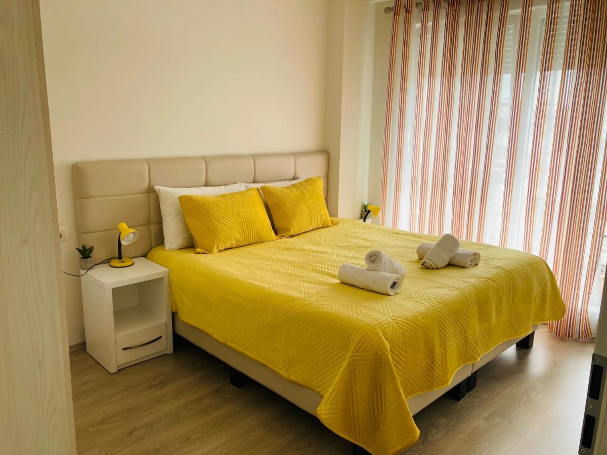 Rovena's Apartment - free parking Tiranë Eksteriør bilde