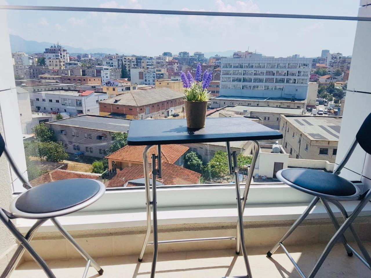 Rovena's Apartment - free parking Tiranë Eksteriør bilde